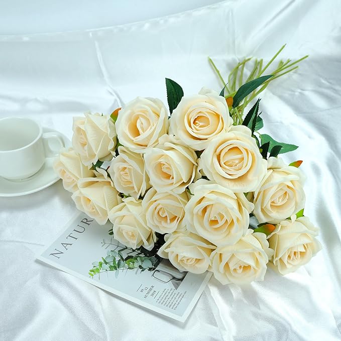 SITUMEIZI 15PCS Artificial Roses Silk Flowers Fake Roses Realistic Bouquet Long Stem with Gift Box for Mother's Gift Day Home Party Wedding Decorations(Champagne)