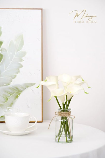 Artificial Flowers Calla Lily in Glass Vase with Faux Water,7Pcs Artificial Flower Real Touch Latex Flowers for Centerpiece Table Decorations Counter Decor(White Calla Lily)