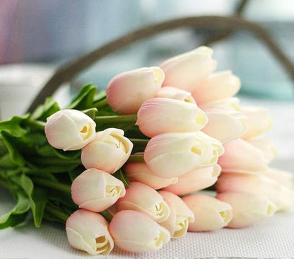 30pcs Artificial Tulips Flowers Real Touch Pink Tulips Fake Holland PU Tulip Bouquet Latex Flowers for Wedding Party Office Home Kitchen Decoration (Light Pink)