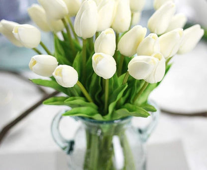 30pcs Artificial Tulips Flowers Real Touch Tulips Fake Holland PU Tulip Bouquet Latex Flower White Tulip for Wedding Party Office Home Kitchen Decoration (Milk White)
