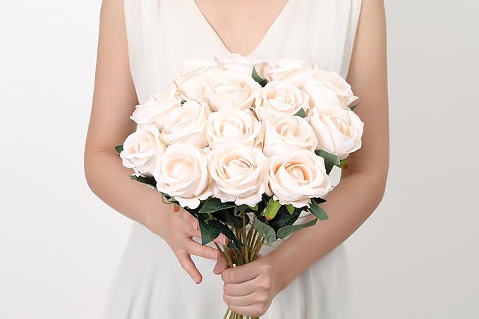 SITUMEIZI 15PCS Artificial Roses Silk Flowers Fake Roses Realistic Bouquet Long Stem with Gift Box for Mother's Gift Day Home Party Wedding Decorations(Champagne)