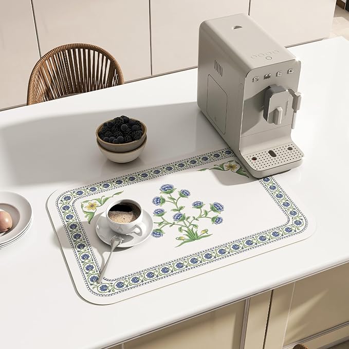 patdrea Blue Floral Rectangular PVC Placemats, Pack of 6, Waterproof Insulation, Soft and Durable, Suitable for Dining Table, Kitchen and Coffee Table Decoration,12"*17"