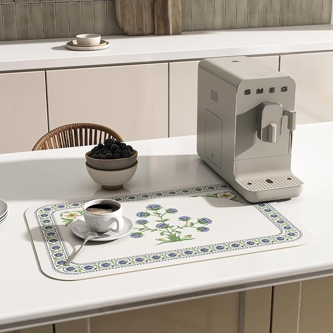 patdrea Blue Floral Rectangular PVC Placemats, Pack of 6, Waterproof Insulation, Soft and Durable, Suitable for Dining Table, Kitchen and Coffee Table Decoration,12"*17"