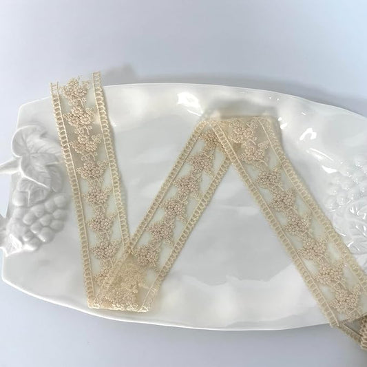 5 Yard Floral Lace Ribbon, Delicate Daisy Lace Trim for Wedding Dresses, DIY Crafts, Clothing, and Curtain Embellishments(Beige)