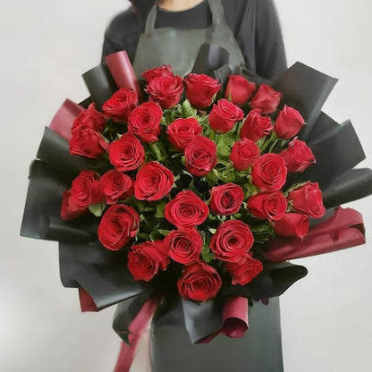 LeZakaa 20 Sheets Flower Wrapping Paper - Waterproof Reversible Floral Bouquet Paper - Black and Burgundy Design for Mother's Day, Parties, Birthdays, Weddings, Graduations, Valentine's Day