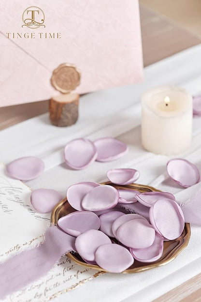 TINGE TIME 200pcs Silk Flower Petals for Wedding, Rose Petals for Decoration, Fake Flower Petals for Bridal Showers, Flower Girl Petals for Anniversaries and Parties (Lavender)