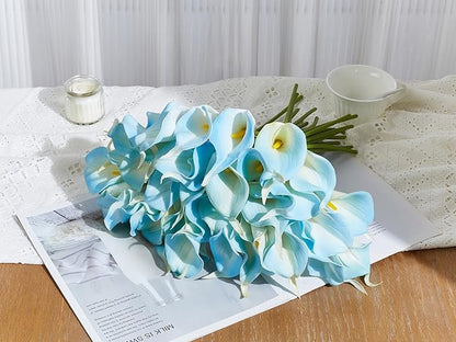 24 Pcs Artificial Calla Lily Flowers Light Blue Fake Silk Flowers Real Touch for Wedding Bouquet Office Home Kitchen Decor (White Blue)
