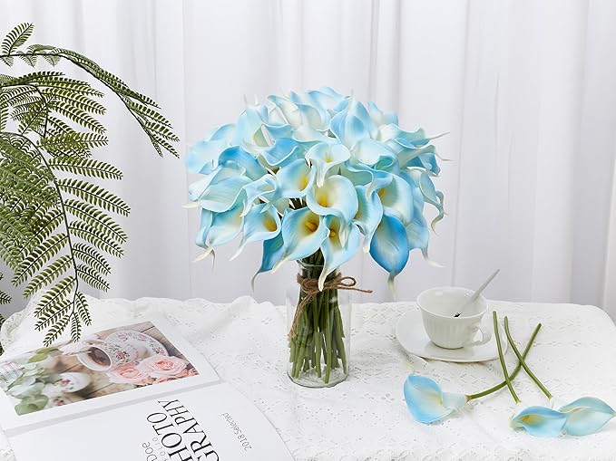 24 Pcs Artificial Calla Lily Flowers Light Blue Fake Silk Flowers Real Touch for Wedding Bouquet Office Home Kitchen Decor (White Blue)