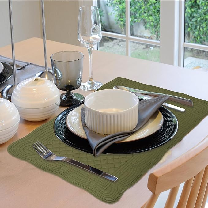 Quilted Placemats Set of 4 18"X13" Cotton Placemats Washable Cloth Table Mats for Kitchen Table (Green)